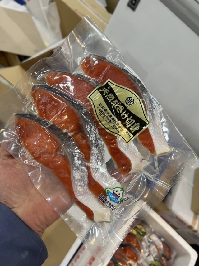 【天然紅サケ切り身】4切れ　旨味が強く栄養豊富な紅鮭を使用した商品です